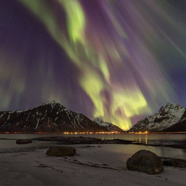 Kare fotoğraf Aurora Borealis, Lofoten, Norveç.