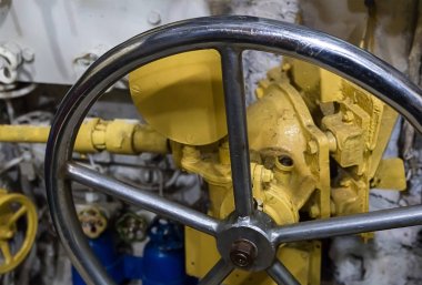 El çarkı pürüzsüz parlak endüstriyel arka plan eski bir metal büyük kapak parçası