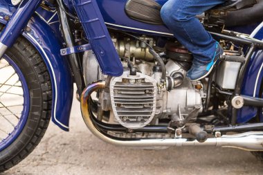 eski mavi motosiklet radyatör krom öğeleri yakın çekim detay