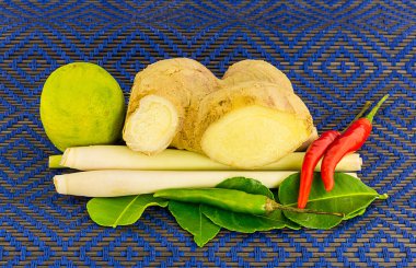 Malzemeler cilt yam acılı baharatlı çorba geleneksel Asya çorbası