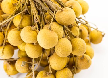 Sarı meyve Şekerli tatlı snack Tayland beyaz arka plan Longan şube kümesi
