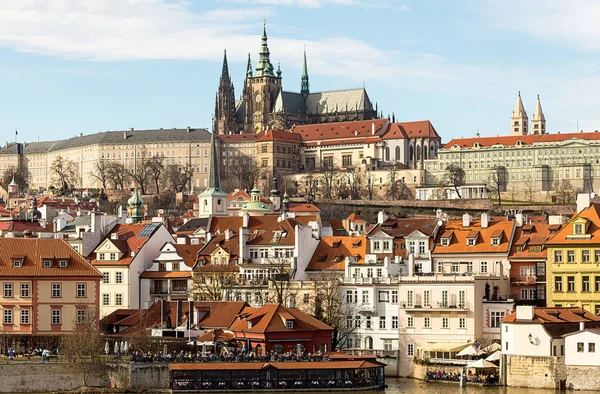 Kent Prag'ın eski parçası. V Nehri'nin küçük bir ülke — Stok fotoğraf