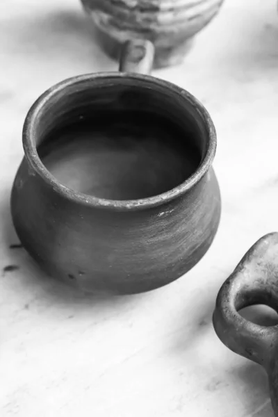 Burnt Black Clay Bowl Standing Light Beige Brown Table — Stock Photo, Image