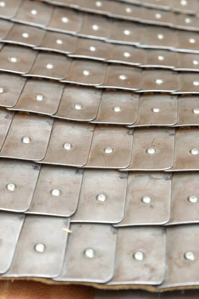 Mittelalterliche Rüstung Vertikale Muster Eisenplatten Auf Lederbasis Militärischen Hintergrund — Stockfoto