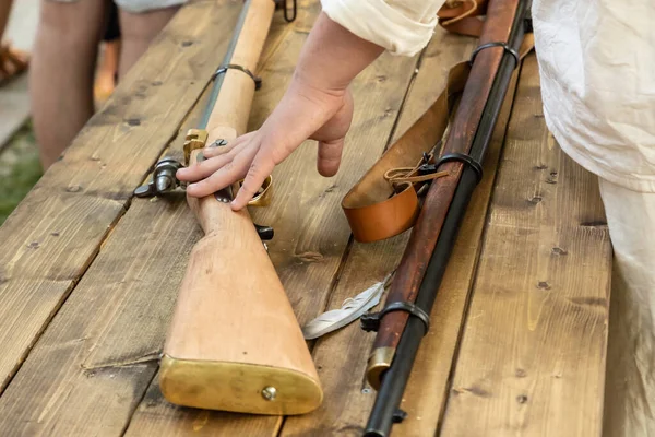 Rifle Tope Beige Claro Primer Plano Demostración Armas Soldado Medieval — Foto de Stock