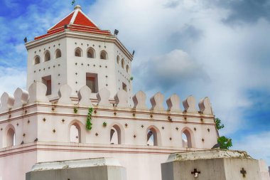 Bangkok Tayland Temmuz 2018. Beyaz Altıgen Kalesi Phra Sumen, 13 savunma binasından biridir.