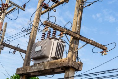 Trafo kullanıcıları arasında elektrik dağıtımı için yüksek voltajlı güç dönüştürücü