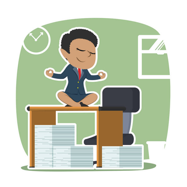 Африканская бизнесвумен медитирует на рабочем столе
