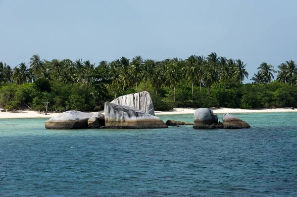 Natural rock formation in sea at Belitung Island in the afternoon and a white sand beach. — Stock Photo, Image