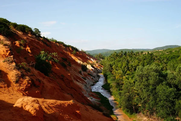 Bellissimo punto di riferimento della fata Stream Canyon nel pomeriggio, Vietnam . — Foto Stock