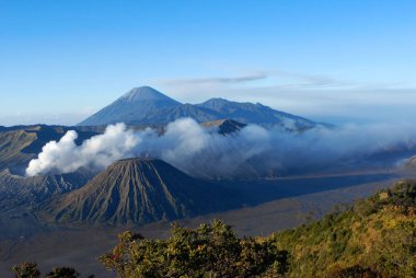 Mount Bromo, bir aktif yanardağ ve Doğu Java Tengger Semeru Milli Parkı parçası.