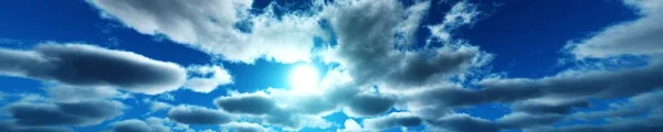 Панорама неба з хмарами і сонцем . — стокове фото