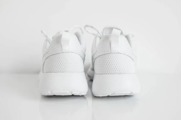 Deportes zapatos blancos — Foto de Stock
