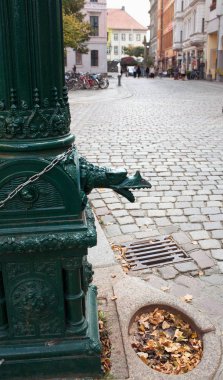 su sütunu Berlin eski mahallesi