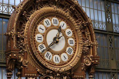 art Nouveau tarzında büyük duvar saati