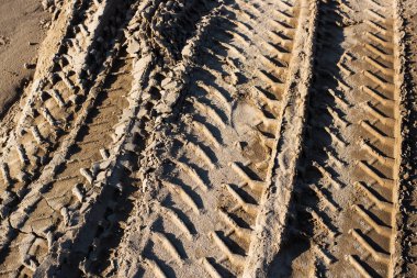 Kum bir çukurda izleme ağır araba