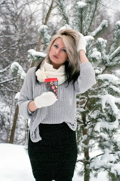 A young girl in a sweater in the forest — Stock Photo, Image