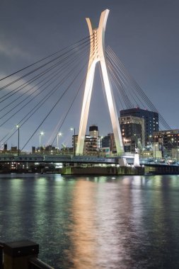 Köprü gece görünümü içinde Japonya