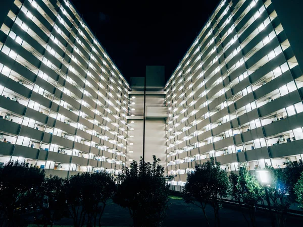 Bydlení komplexní noční pohled — Stock fotografie