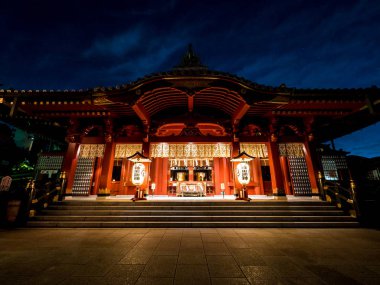 Japonya Kanda Myojin gece görünümü
