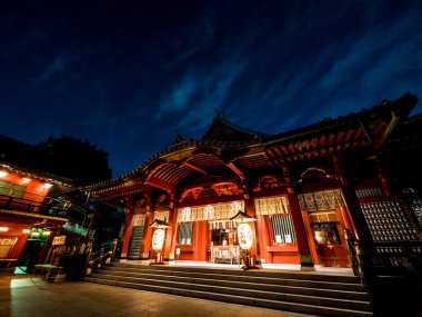 Japonya Kanda Myojin gece görünümü