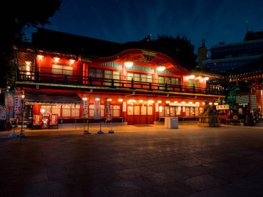 Japonya Kanda Myojin gece görünümü