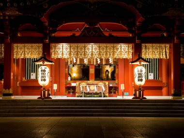 Japonya Kanda Myojin gece görünümü