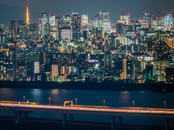 Обзорная комната с ночным видом в Японии — стоковое фото
