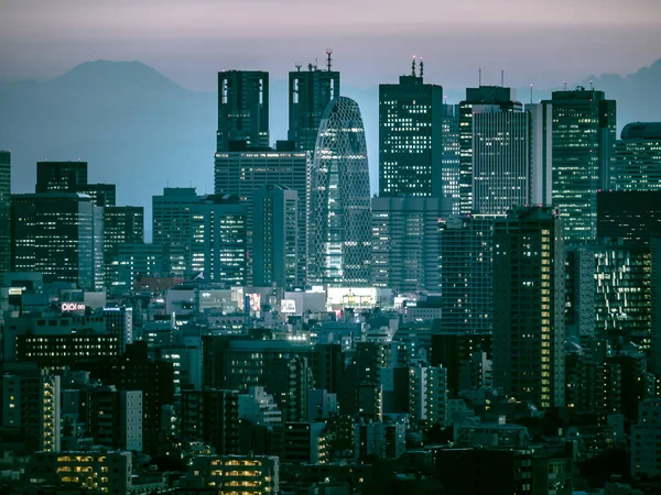Japonya'da gözlem odası gece görünümü