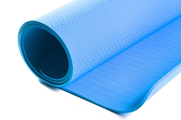 Синий коврик для йоги — стоковое фото