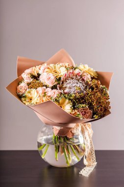 çeşitli renk arasından romantik buket 