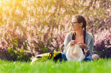 genç kadın dokuma kumaşlar 