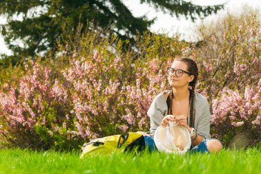 genç kadın dokuma kumaşlar 