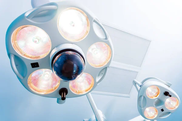 Bright  medical  lamps