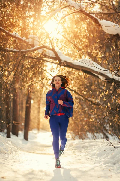 Télen futás nő — Stock Fotó