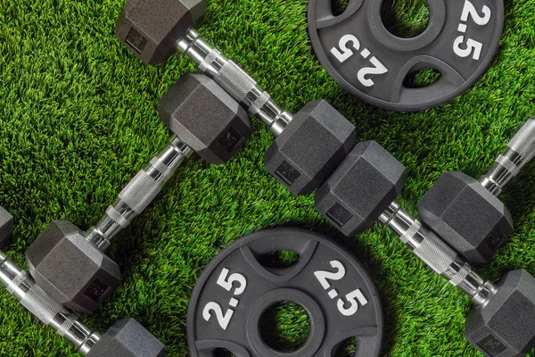 Close up of dumbbells and weights — Stock Photo, Image