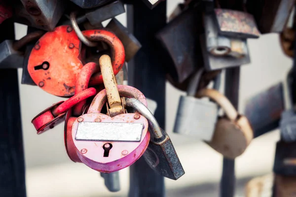 Metal heart locks — Stock Photo, Image