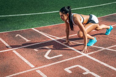  kadın çalıştırmak için düşük bir başlangıç duruyor