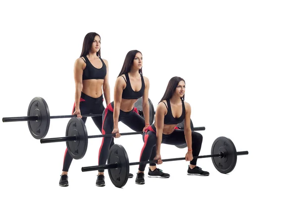 Mujer haciendo sentadilla con barra — Foto de Stock