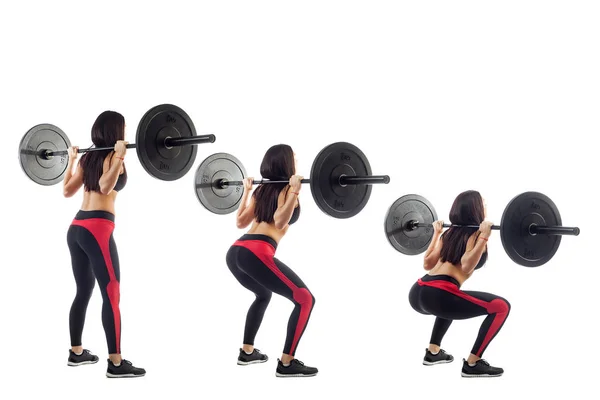 Mujer haciendo sentadilla con una barra — Foto de Stock