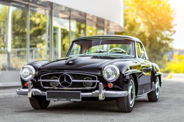 Novosibirsk, Rusya - 16 Haziran 2017: Mercedes-Benz 190 sl