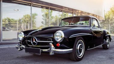 Novosibirsk, Rusya - 16 Haziran 2017: Mercedes-Benz 190 sl