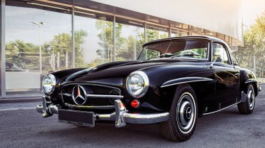 Novosibirsk, Rusya - 16 Haziran 2017: Mercedes-Benz 190 sl
