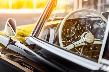 Novosibirsk, Rusya - 16 Haziran 2017: Mercedes-Benz 190 sl