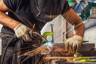 adam kaynak makinesi bir metal kaynak 