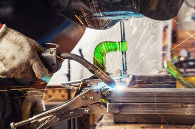 adam kaynak makinesi bir metal kaynak 