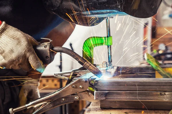 adam kaynak makinesi bir metal kaynak 