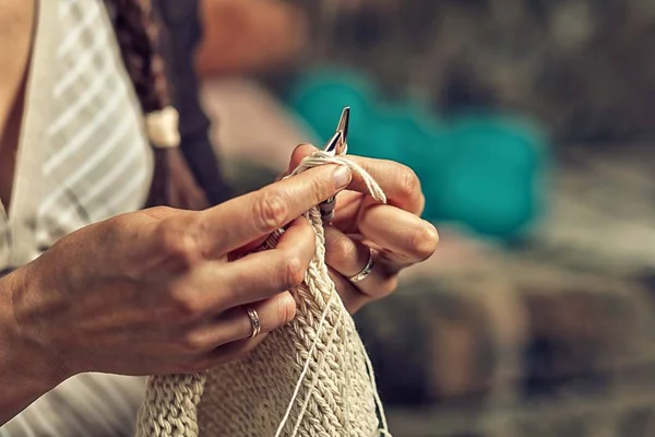 成年女性针织 — 图库照片