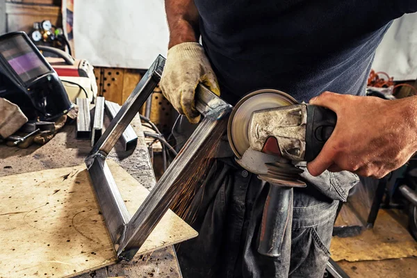 adam değirmeni metal