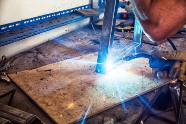 Bir metal kaynak yakın çekim